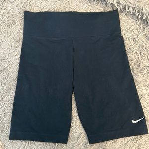 NIKE BIKER SHORTS SIZE M✨
